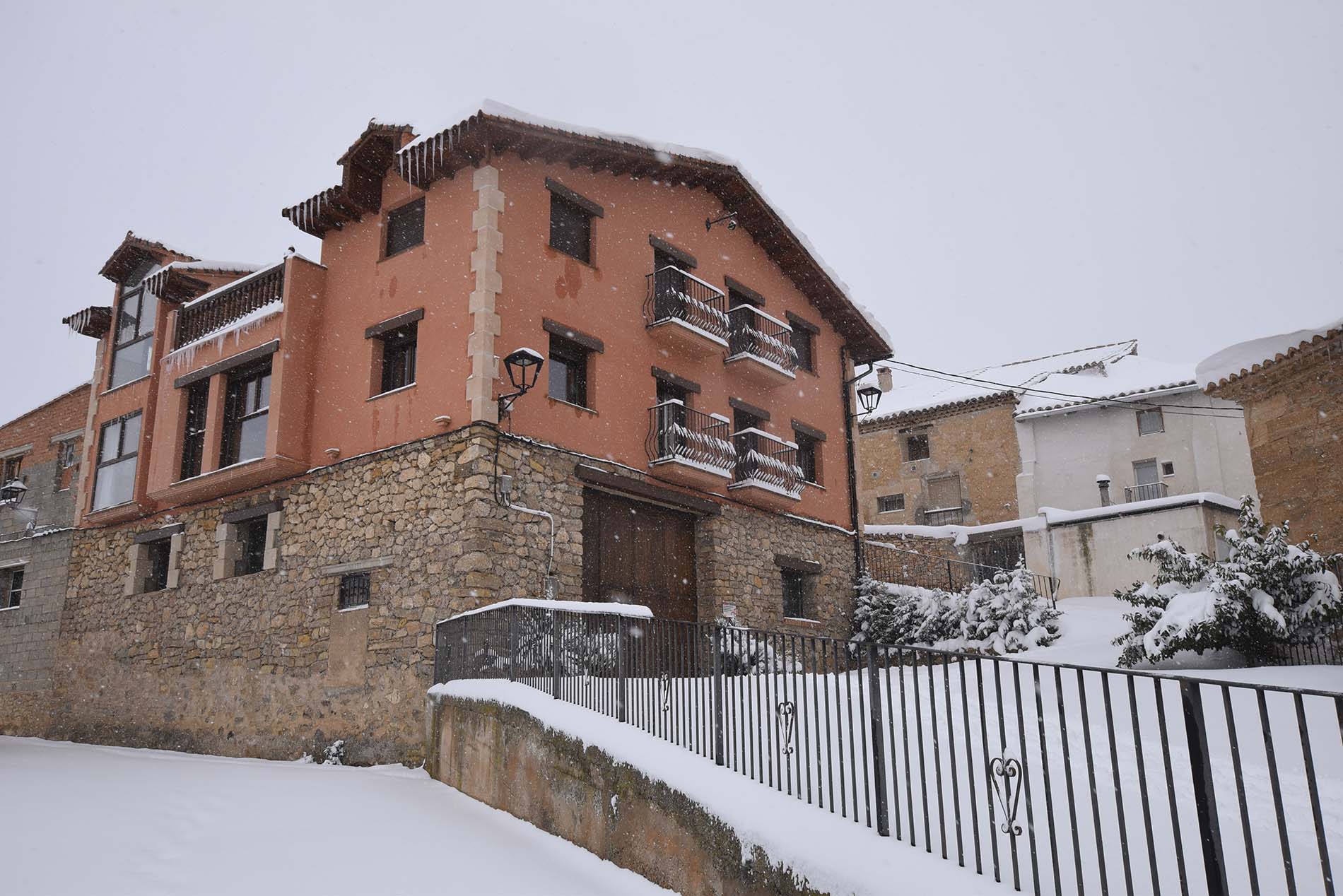 El-Castillo-de-Celia_slide01