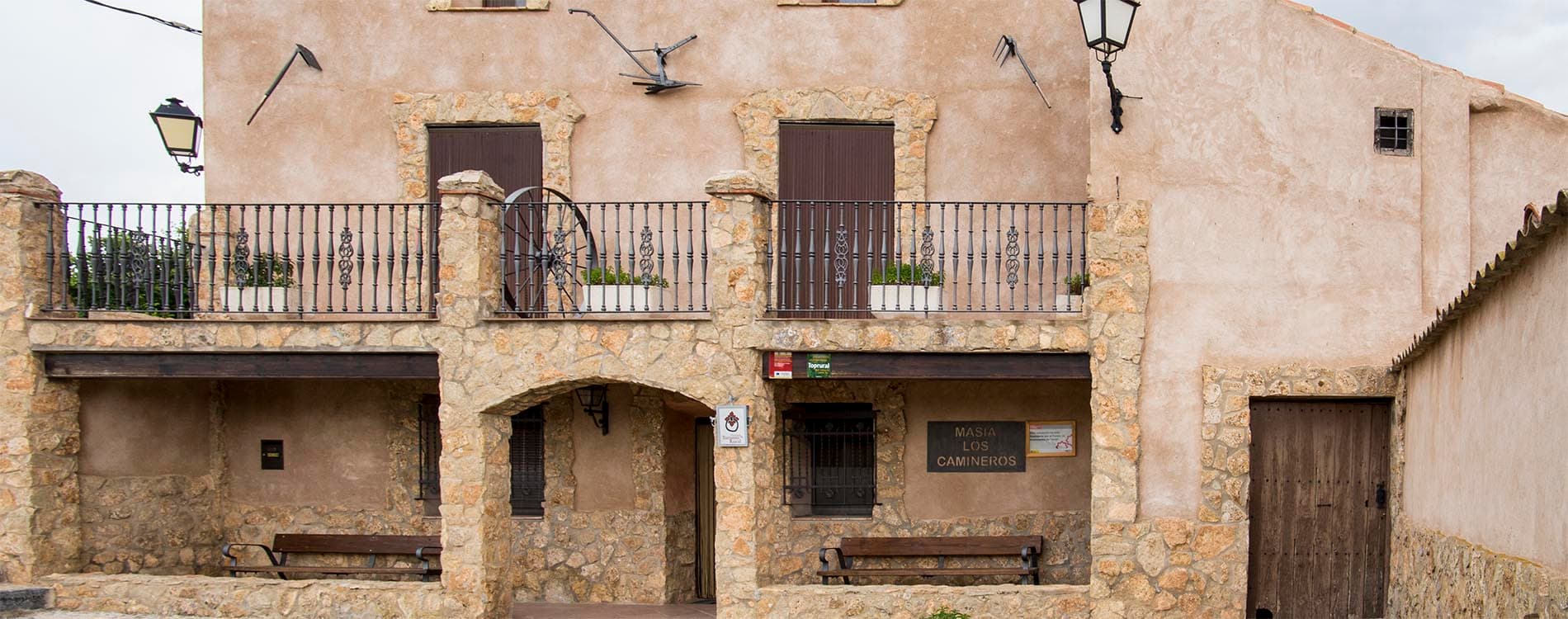 Masia_Los_Camineros_Slide001